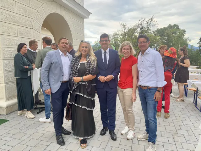 Josef Fradler (BVG Kärntnerfleisch-Obmann), Doris Kremser (Regionalmedien), Martin Gruber (Landeshauptmannstellvertreter), Christina Zwander (Regionalmedien) und Siegfried Huber (Landwirtschaftskammer-Präsident).  | Foto: MeinBezirk.at