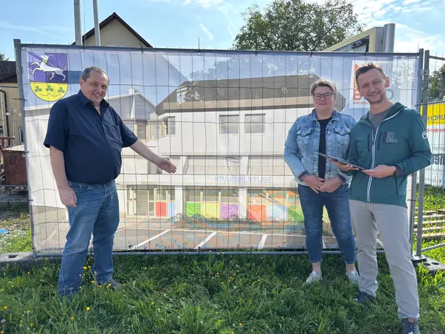 Bürgermeister Bernhard Winkler-Ebner, Vizebürgermeisterin und Obfrau des Bauausschusses Adelheid Kronegger, Paul Neuburger (Neubaubüro)(von links). | Foto: Gemeinde Inzersdorf