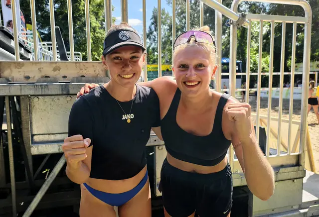 Alisa Boyd und Jana Zierler freuen sich über den Einzug in die nächste Runde. | Foto: Christian Nowotny