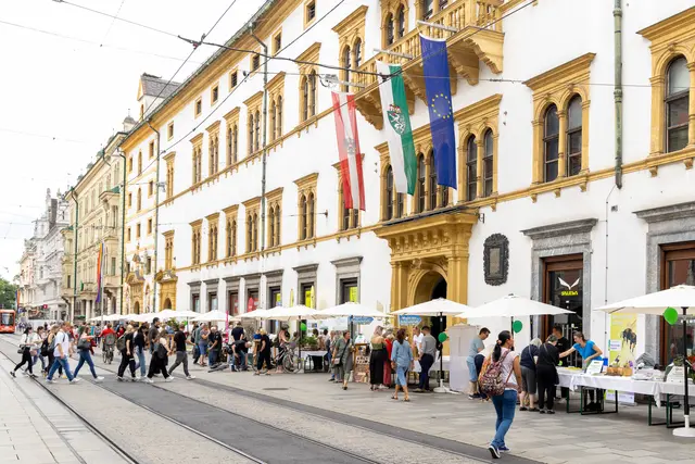 Neben den Organisationen besteht die Möglichkeit ab 13 Uhr zu jeder vollen Stunde einem Vortrag beizuwohnen. | Foto: Harry Schiffer