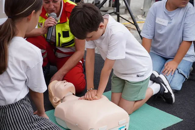 Sechs Stunden lang wurde die Puppe reanimiert. | Foto: Johannes Brandner