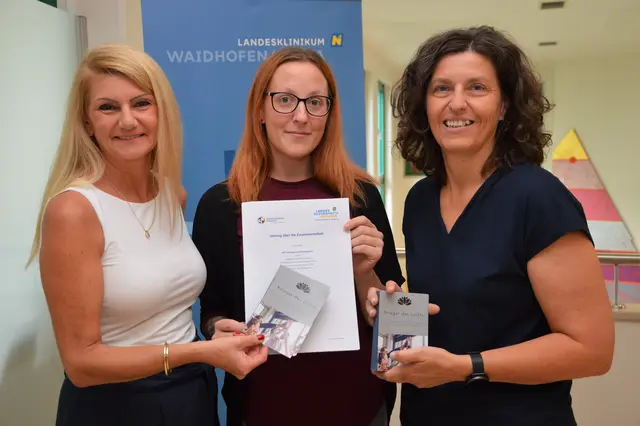 LK-Selbsthilfe-Partnerin Barbara Tobolka-Mares, Obfrau Selbsthilfegruppe Kerstin Wollein und kfm. Standortleiterin Sonja Schindler (v.l.) stellen die Kooperation vor. | Foto: LK Waidhofen/Thaya