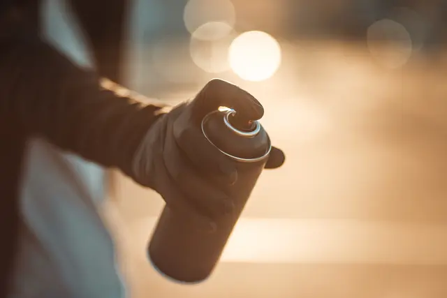 Die Täter verwendeten Spraydosen und Lackstifte. (Symbolfoto) | Foto: stock.adobe.com/at/alexshadyk 