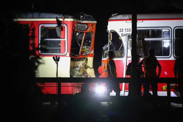 Wilder Anblick am Bahnhof in Stadl-Paura, doch verletzt wurde beim Crash keiner. | Foto: laumat.at/Matthias Lauber