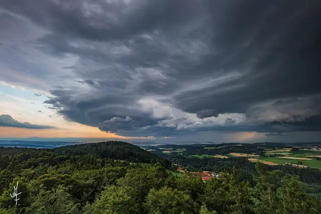 Eine Unwetterfront nähert sich der Steiermark. | Foto: Friedl