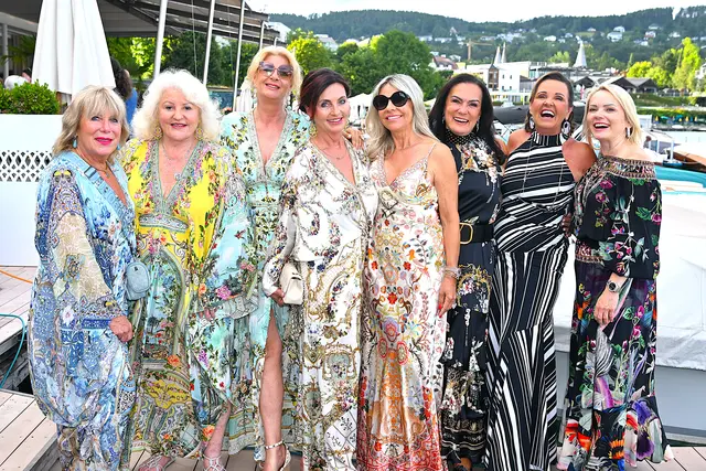 Marika Lichter mit den Society-Ladies im tollen Ambiente des Seespitz vor dem Schlosshotel in Velden | Foto: Josef Bodner