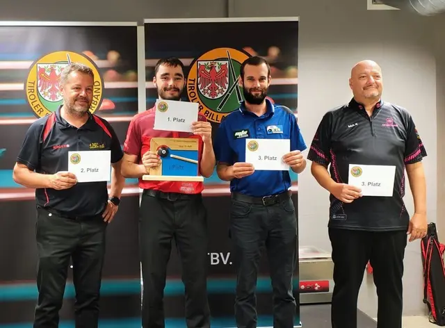 Das Stockerl v.l.n.r. Günther Hann (1. PBC Imst), der Sieger Tobias Musil (BC Saustall Fieberbrunn), Stephen Widmayer (BC Kramsach) und Othmar Baumann (Pool X-Press Innsbruck) | Foto: Tiroler Billardverband