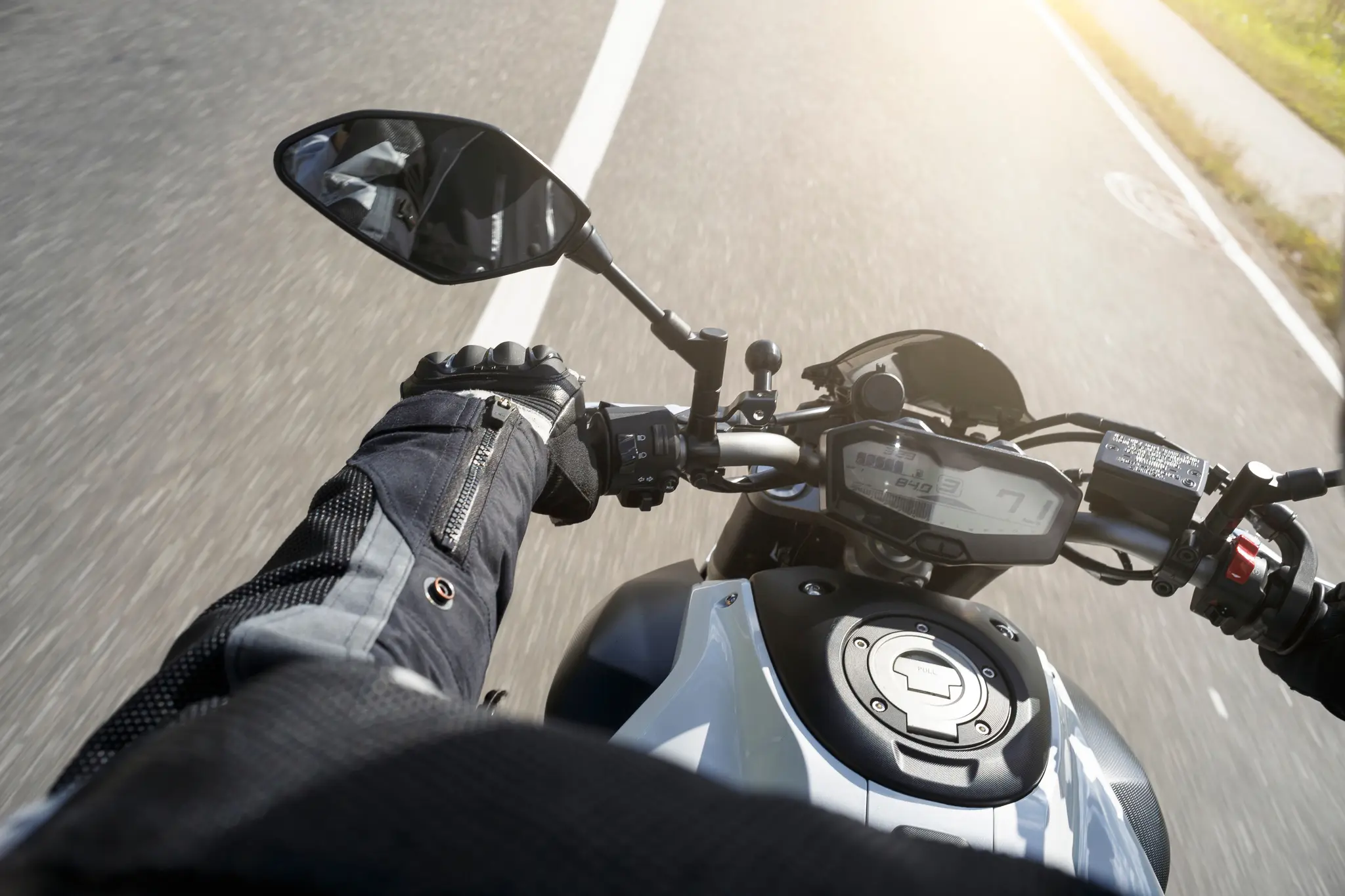 Motorradfahrer-verlor-F-hrerschein-auf-B99