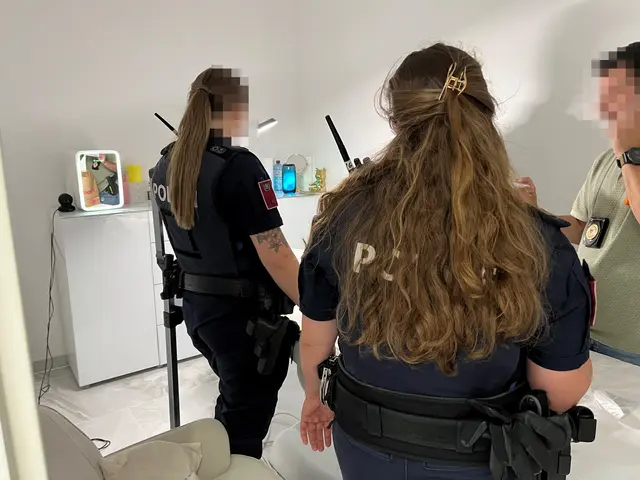 Nachdem bereits im Juli eine illegale Schönheitsklinik in Simmering ausgehoben wurde, entdeckten die Behörden in Favoriten eine weitere illegale medizinische Einrichtung. | Foto: Gruppe Sofortmaßnahmen