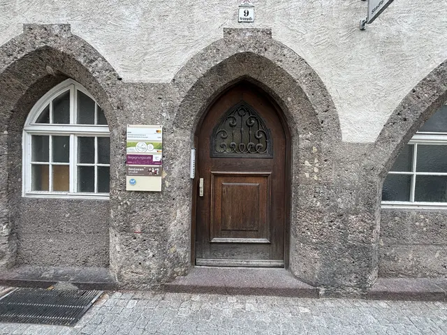 Ziel ist es, eine starke Gemeinschaft aufzubauen, in der Gewalt keinen Raum hat. Mit dem Entschluss, das StoP-Projekt in die Altstadt zu bringen, sorgt Hall für einen einfachen Zugang und sendet ein deutliches Signal | Foto: Gregor Jenewein