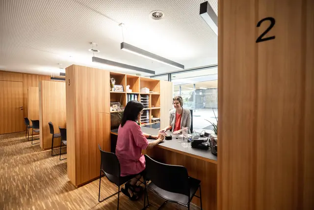 Weniger Wartezeiten: Dank Online-Terminvereinbarung erledigen Tirolerinnen und Tiroler ihre Behördengänge stressfrei. | Foto: © Land Tirol/Simon Rainer