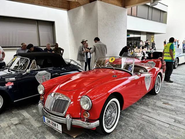 Blitzblank präsentierten sich die liebevoll restaurierten Oldtimer - hier ein schnittiger Sportwagen von MG aus dem Jahr 1957. | Foto: Dorn