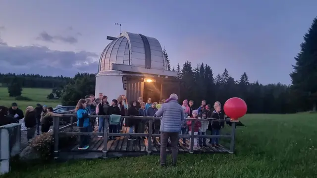 Kürzlich besuchten rund 30 Kinder die Sternwarte des Astronomischen Vereins Mühlviertel in Sandl. | Foto: Hermann Viehböck