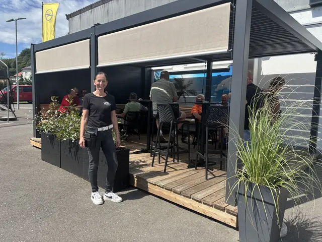 Roswitha Rossmann bedankt sich in Vertretung der Geschäftsführung bei den Gästen des "Das Mateo". | Foto: MeinBezirk