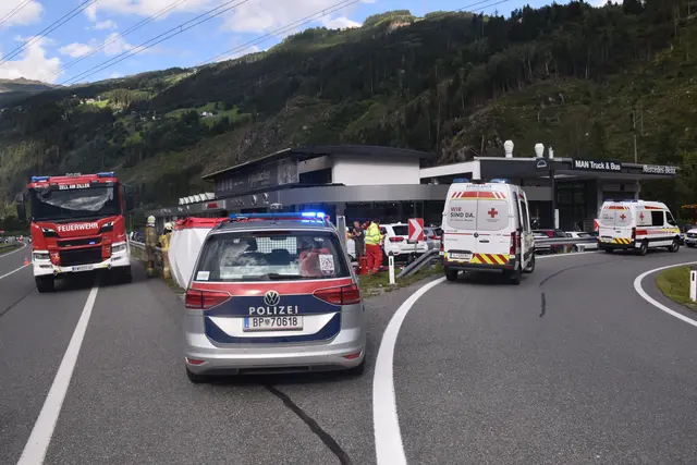 Die Feuerwehr Zell am Ziller, zwei Notarztteams, Rettungskräfte und die Polizei standen im Einsatz.
