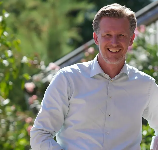 Weinbaudirektor Martin Palz appelliert, alle Weinstöcke und Hecken zu kontrollieren. | Foto: Michaela Lorber