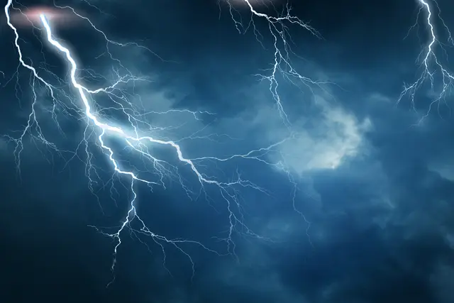 Gewitter und Hagel sind möglich. | Foto: stock adobe