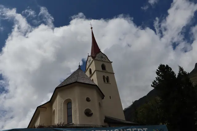 Wallfahrts- und Pfarrkirche: Die Kirche Mariä Geburt in Galtür. | Foto: Seelos