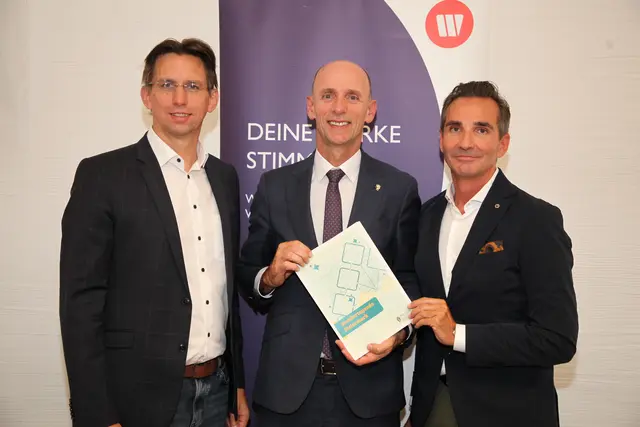 Wirtschaftslandesrat Willibald Ehrenhöfer war mit NAbg. Joachim Schnabel (l.) und WKO-Obmann Dietmar Schweiggl (r.) im Bezirk Leibnitz unterwegs. | Foto: Guido Lienhardt