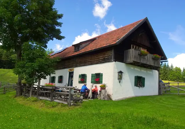 Einkehr in der urigen Gföhler Alm