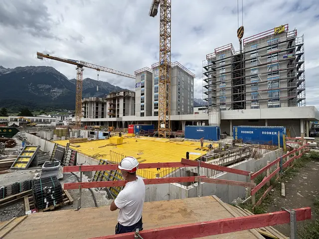 Vier sechsgeschossige Wohngebäude wachsen derzeit im Rahmen des Großprojekts „Neue Mitte Wohnbau“ in die Höhe. | Foto: Kendlbacher