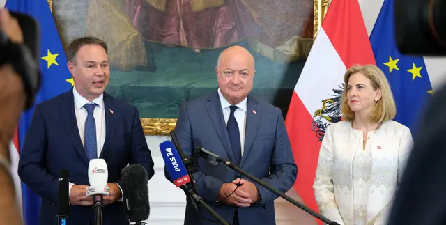Die Bundesregierung hat am Freitag bekannt gegeben, dass es 2026 erneut eine Nulllohnrunde für Spitzenpolitiker geben wird, wodurch ihre Gehälter nicht an die Inflation angepasst werden. | Foto: JAKOB LANGWIESER / APA / picturedesk.com