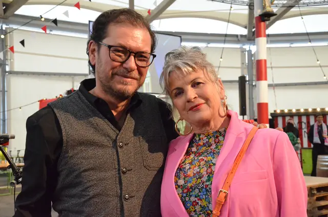 Herr der Bühne, Volker Hintermeier, mit Ute Heidorn.  | Foto: Sabine Schletterer