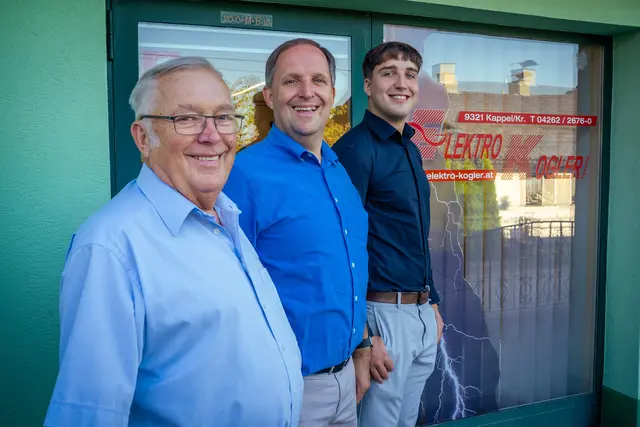 Drei Generationen in einem Betrieb: Werner Kogler sen., Werner Kogler jun. und Michael Kogler feiern das 40-jährige Betriebsjubiläum. | Foto: Elektro Kogler