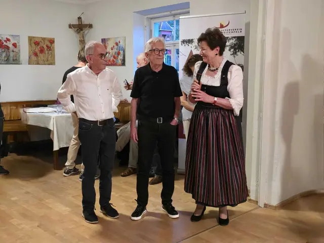 Große Namen beim Jubiläum: Heinz Karner, Maria Kropf und Johann Schleich im Gespräch über Kunst, Kultur und 20 bewegte Jahre. | Foto: Nicole Schawill