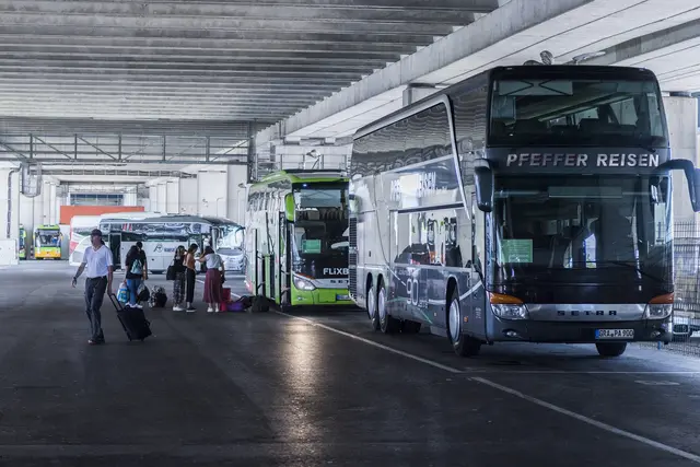 Der derzeitige Busterminal befindet sich in Erdberg. Ende 2028 soll es einen neuen in der Leopoldstadt geben. | Foto: Jeff Mangione / KURIER / picturedesk.com