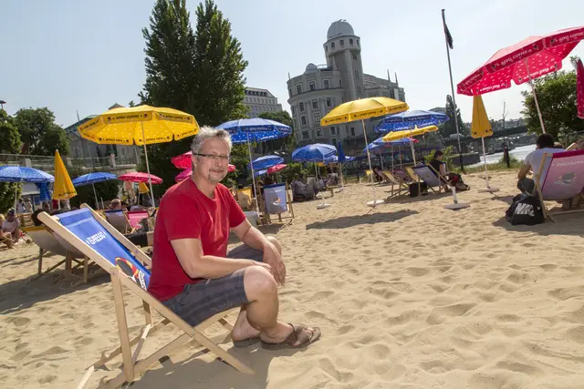 Ob Strandbar Hermann oder Rathausplatz – die Open-Air-Gastro blickt auf einen höchst umsatzschwachen Juli zurück. Schuld war das Wetter. (Archiv) | Foto: Mirjam Reither / picturedesk.com