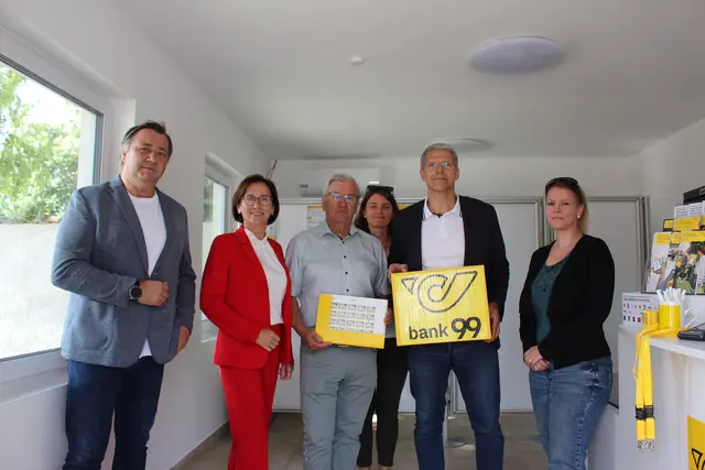 v. links n. rechts: Amtsleiter Wolfang Gonter, Heidelinde Haubenwallner, Bürgermeister Josef Kolby, Katharina Graf, Josef Sipötz (Post AG) und Gebietsleiterin Stephanie Gruber (Post AG) | Foto: Gemeinde Mönchhof