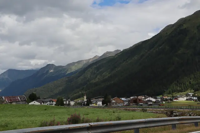 Umrahmt von einer beeindruckenden Bergkulisse liegt Galtür im hinteren Paznaun. | Foto: Seelos