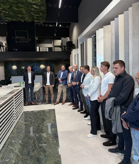 In Lang wurde auch die Firma Fliesen Klampfer besucht. | Foto: Gemeinde Lang