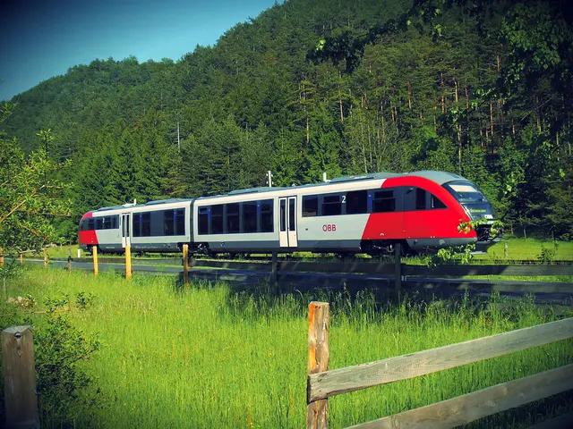 Müssen Pendler doch nicht auf Busse umsteigen? Die Almtalbahn könnte bald aus dem Schneider sein. | Foto: ÖBB