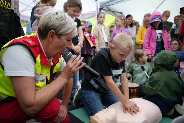 Florian bei der Wiederbelebung. | Foto: Rotes Kreuz Salzburg