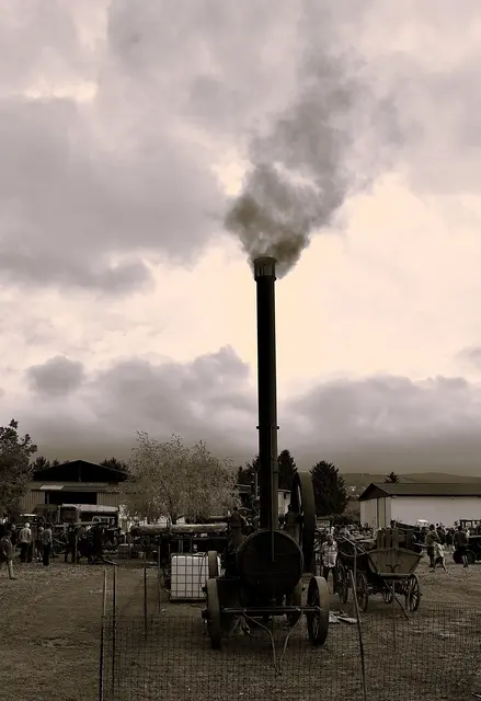 Alte Dampfmaschine um 1880. 