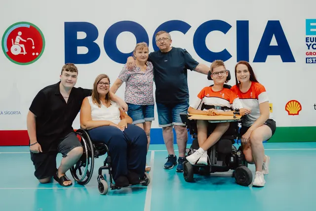 Glückliche Familie mit dem Silbermedaillengewinner Christian und Christine | Foto: ÖPC/GEPA pictures
