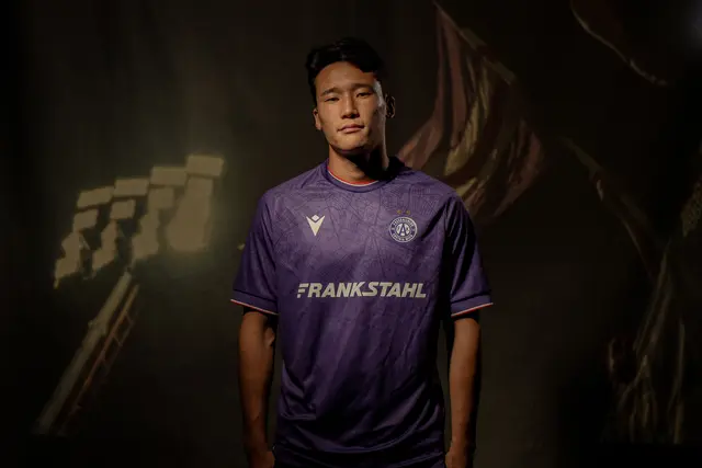 Der südkoreanische Spieler Taeseok Lee verpflichtet sich bei den Veilchen als linker Außenspieler bis Sommer 2029.  | Foto: Daniel Shaked