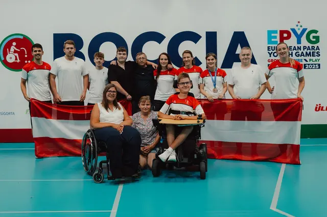 Siegerfoto mit Fanclub Familie und Betreuern  | Foto: ÖPC/GEPA pictures