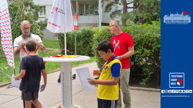 Alle Teilnehmer:innen des Wiener Tischtennis Cups in der Brigittenauer Lände mit Preisen - besonders die jüngsten freuten sich, ein gelungener Einstieg in den Tischtennissport. | Foto: Tischtennis Hobby Wien