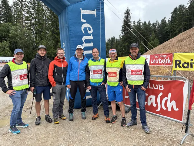 Ein Teil des Organisationsteam vom Ski Club Leutasch mit Obmann Stefan Zauninger (5.v.l.) und Siggi Klotz (4.v.l.).