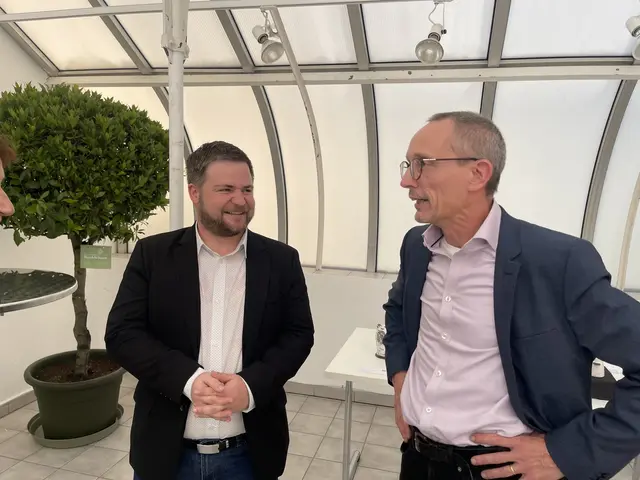 Bürgermeister Daniel Lang und Ludger Drost, Kulturbeauftragter, Landratsamt Rottal-Inn, Pfarrkirchen | Foto: Josef Goldhofer