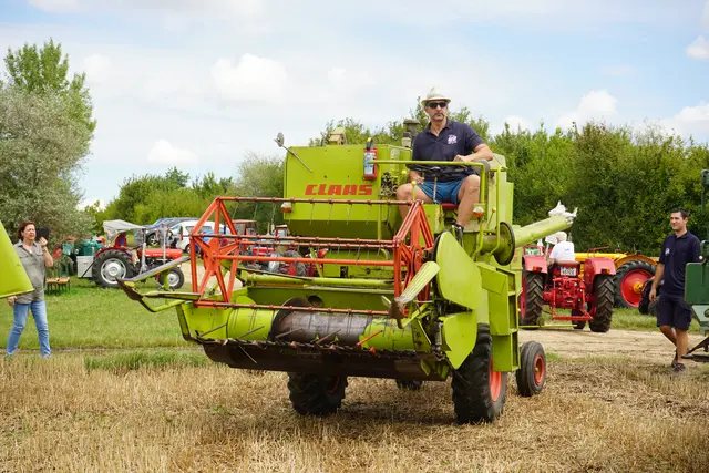 Schon modernerer Claas Mähdrescher ohne Fahrerkabine | Foto: Andrea Glatzer