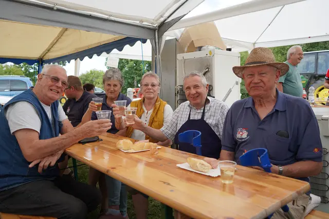 Beim Feldtag gibt es viele Neuigkeiten auszutauschen | Foto: Andrea Glatzer
