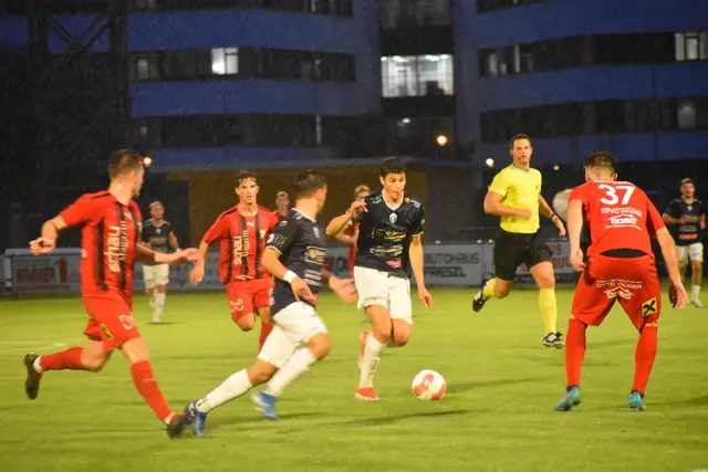 Bei großteils strömendem Regen trennten sich Oberwart und Parndorf mit einem 1:1-Remis. | Foto: Michael Strini