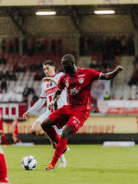 Olivier N'Zi in der Regenschlacht gegen Admira Wacker | Foto: KSV 1919