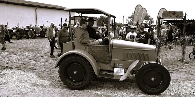 Traktor aus den 30iger Jahren. 19PS