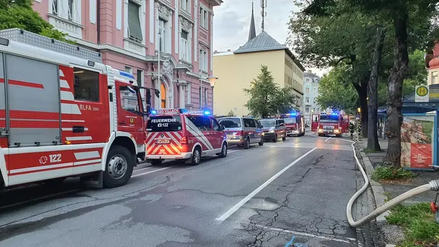 Ein Wohnungsbrand sorgte in Villach am Freitag für einen Feuerwehreinsatz.  | Foto: HFW Villach