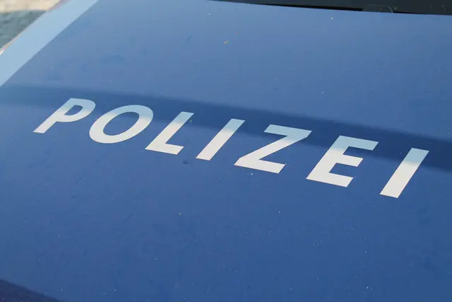 Die Polizei konnte die beiden Fußballfans aufspüren. | Foto: BRS
